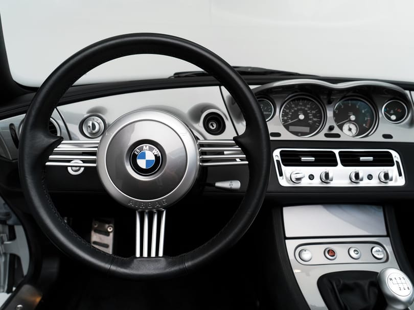Eladó Steve Jobs BMW-je, amit imádott – benne egy különleges telefonnal, amit viszont utált