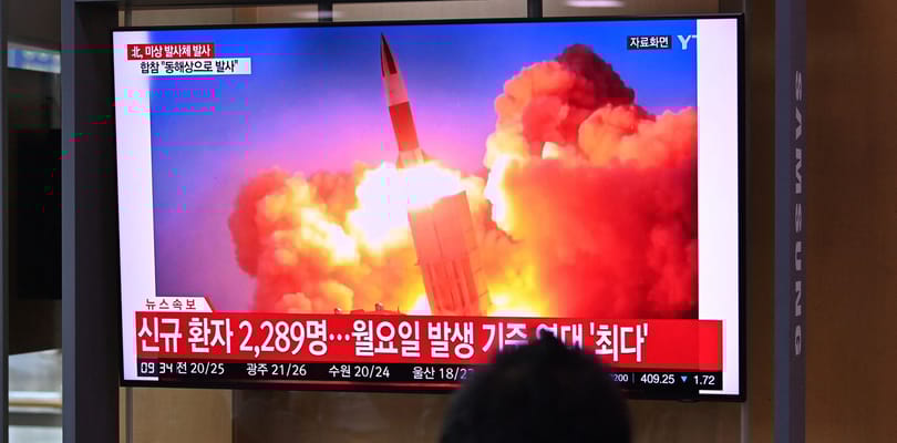 Észak-Korea újabb rakétát lőtt a tengerbe, majd bírálta az Egyesült Államok „ellenséges” politikáját
