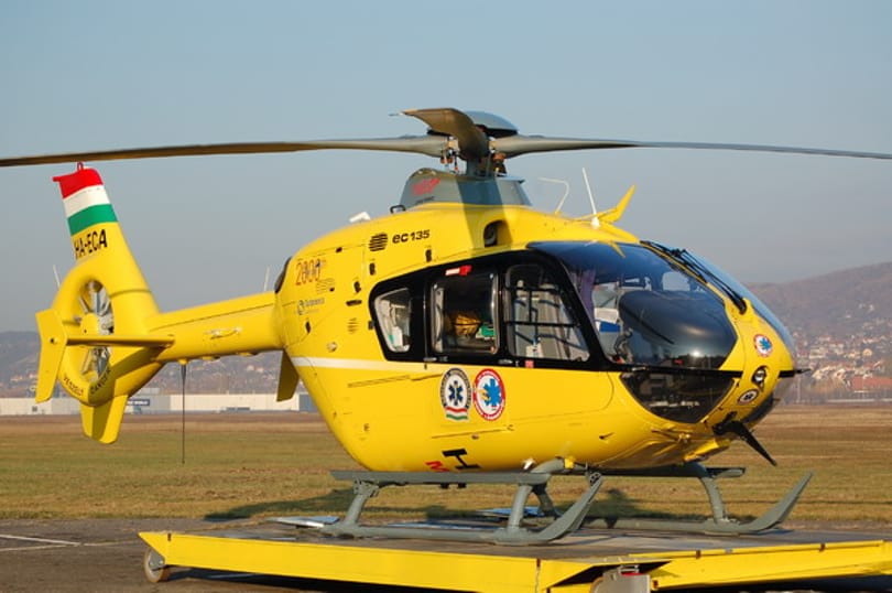 Helikopterrel mentették egy balatoni vitorlásverseny sérültjét