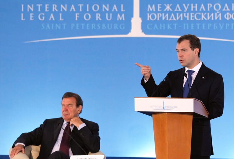 Gerhard Schröder is tagja lehet a Gazprom igazgató tanácsának