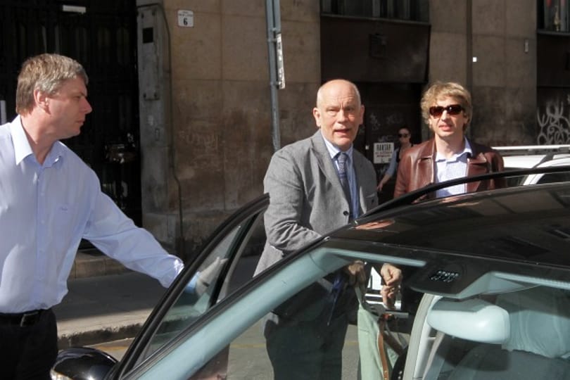 John Malkovich üzenetét olvassák fel a színházakban