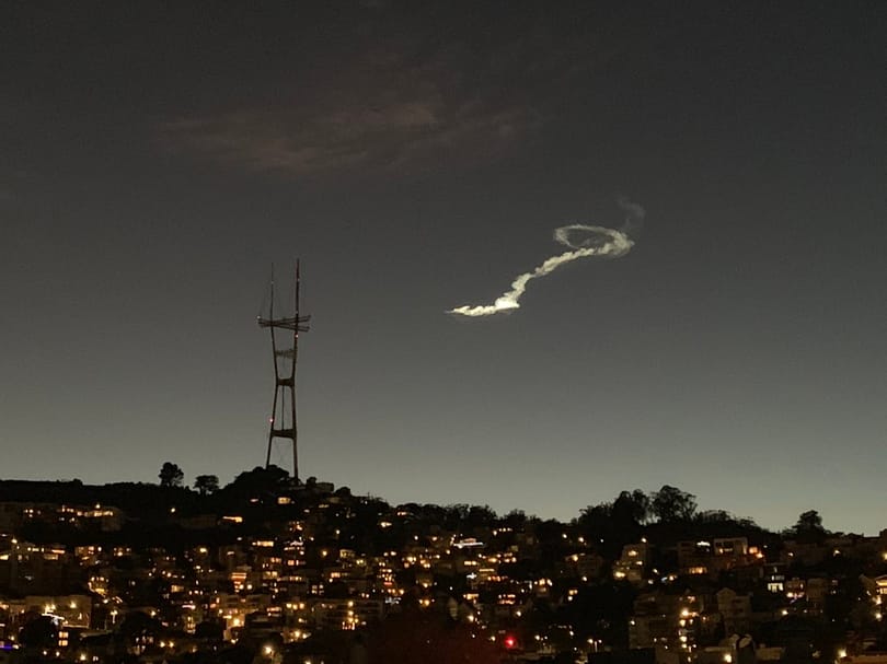 Különös, kérdőjel alakú felhő jelent meg Kalifornia fölött, a NASA is megszólalt miatta – fotó, videók