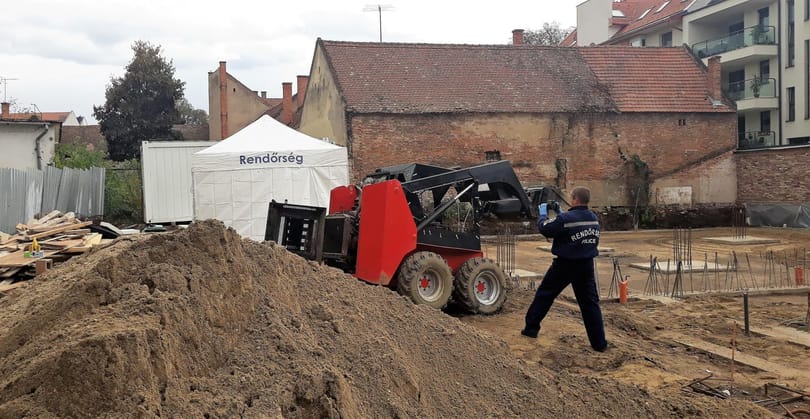 Munkagép emelőkarja sebesített meg halálosan egy munkást Debrecenben