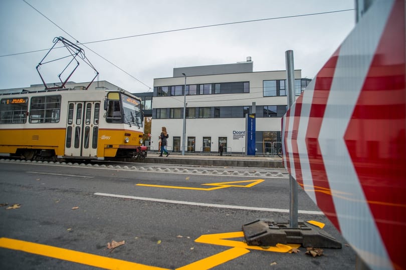 Halálra gázolt egy embert az 1-es villamos Budapesten