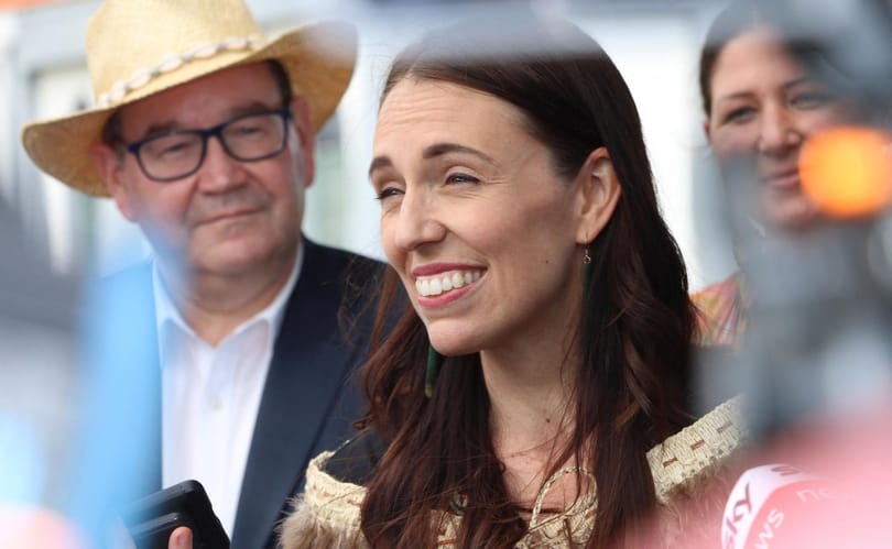 Élete legnagyobb kiváltsága volt, hogy miniszterelnök lehetett: elbúcsúzott Jacinda Ardern