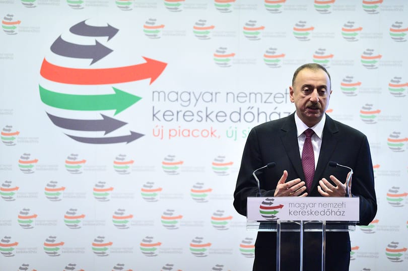Orbán után Medgyessy is az azeri önkényúrnak hajbókol
