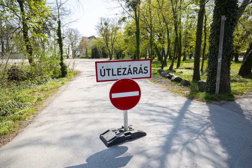 Bezárkóznak a vidéki városok és a népszerű turistacélpontok hétvégére