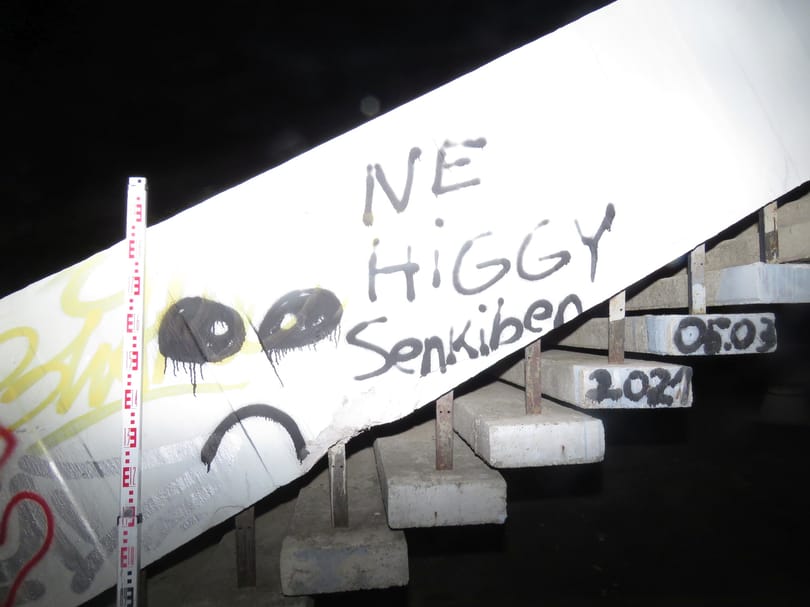 Nem volt nehéz elkapni a miskolci graffitiseket, mert a nevüket is felfújták a falra