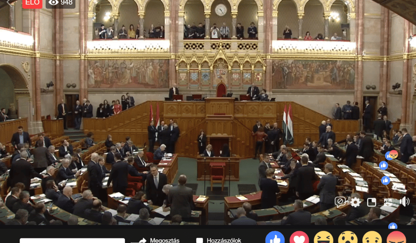 Élő közvetítésünk a Parlamentből a rabszolgatörvény megszavazásáról