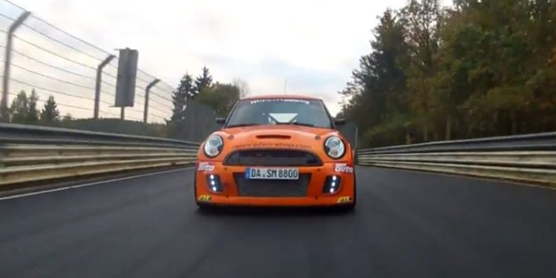 Nürburgringi rekordot ment a MINI