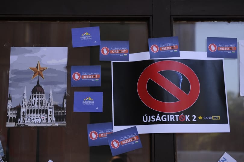 Kedves közönség, védjék meg a munkáját végző újságírót!
