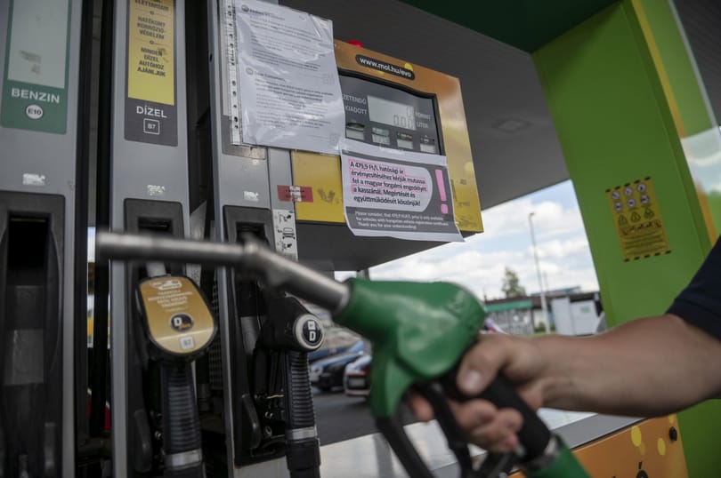 Újabb korlátozást vezet be a Mol: egyszerre maximum száz litert lehet tankolni a gyorstöltőről