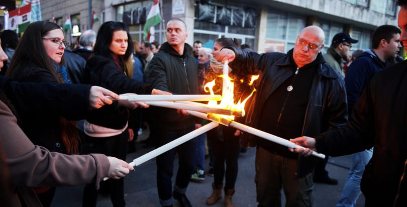 A Jobbik legveszélyesebb lépése: most tömegesen is cukinak kéne látszani