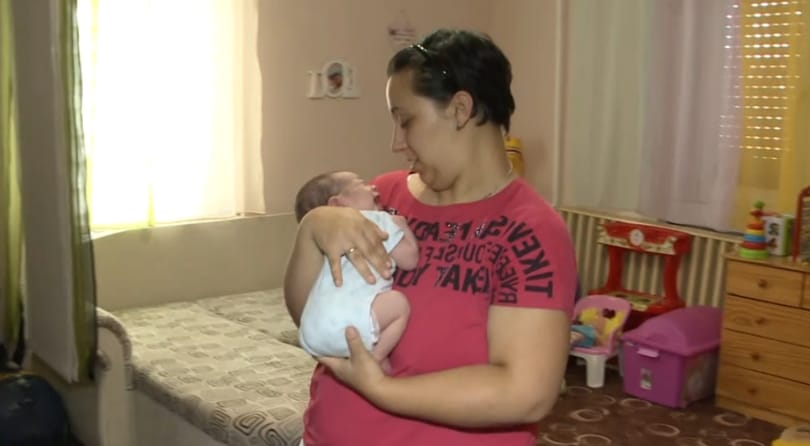 A mentők diszpécsere segített egy fuldokló csecsemőn