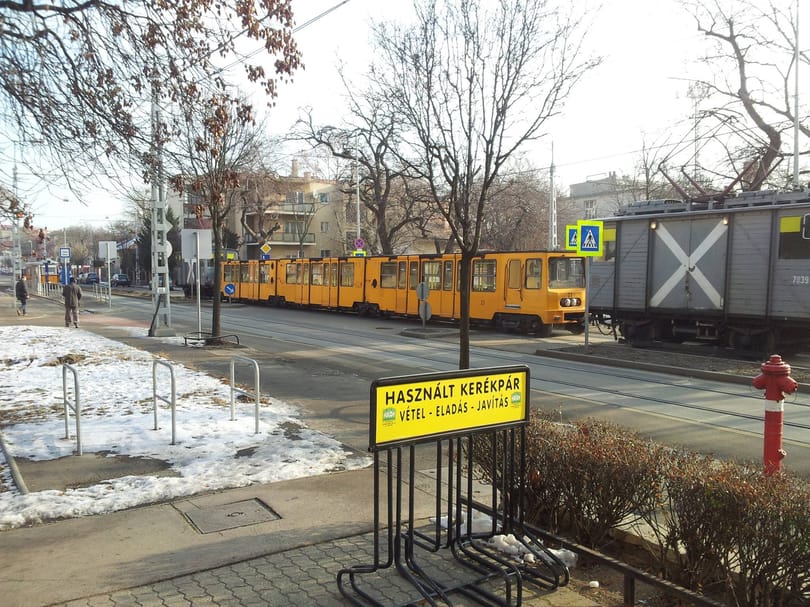 Nem tévedés: a 3-as villamos vonalán gördült végig a földalatti Zuglóban – fotók