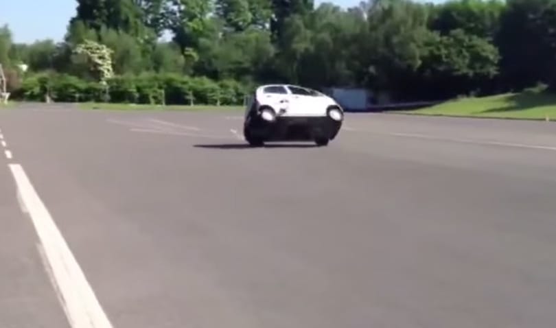 A világ legolcsóbb kocsija, a legveszélyesebb is?