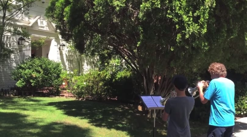 Ez történik, ha John Williams háza előtt eljátsszák a Star Wars zenéjét – videó