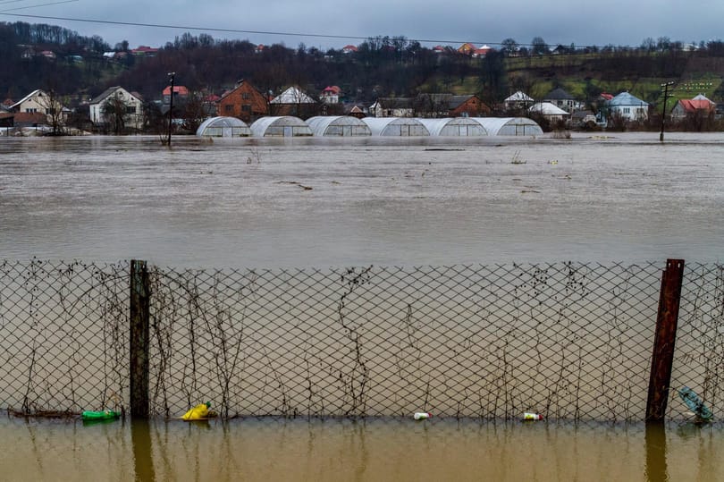 Áradnak a folyók Kárpátalján, rengeteg ingatlan víz alatt