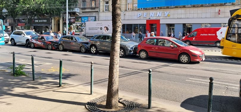 Öt autó karambolozott a Nyugati térnél