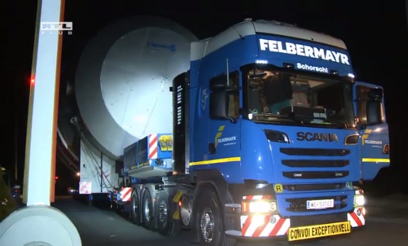 Videó: Soha még ilyen gigantikus rakományt nem szállítottak magyar közúton