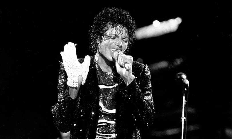 Elárverezik Michael Jackson fekete dzsekijét