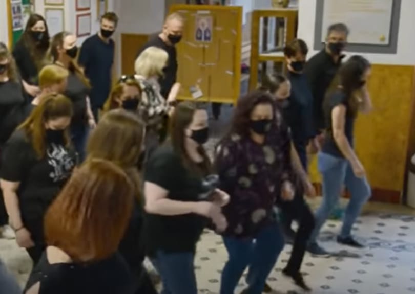 Megható videóval búcsúztak egy egri iskola tanárai a diákoktól