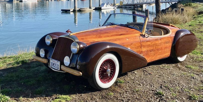 Ez elég egyedi: Egy 250 éves fa és egy Nissan keveréke ez az autó