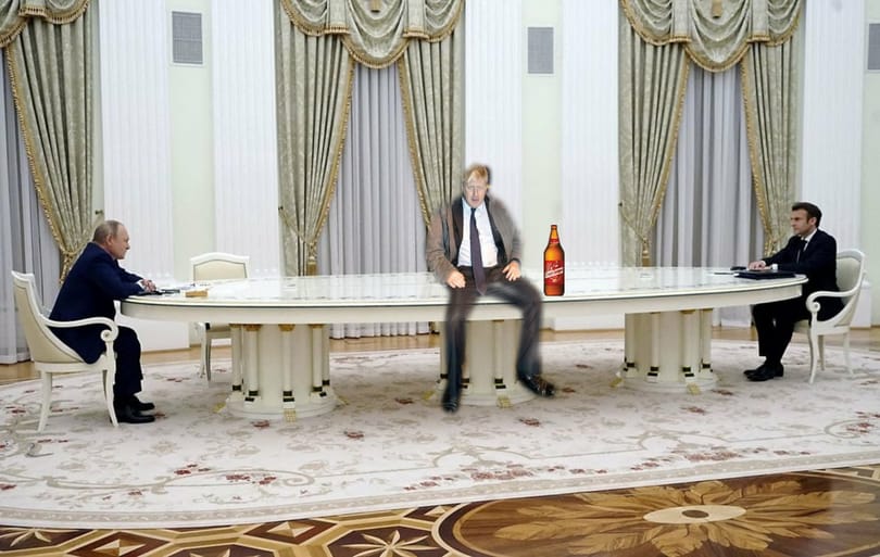 Putyin hosszú asztala beindította a mémgyárat