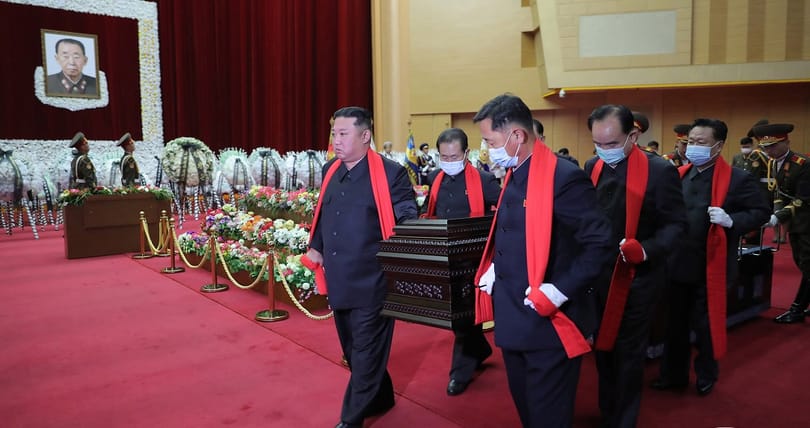 Kim Dzsong Unnak eszében sincs maszkot viselni