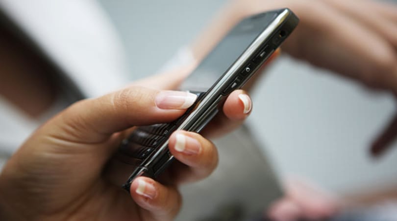 Verseny nélkül szerez be 175 millióért mobiltelefonokat az állam