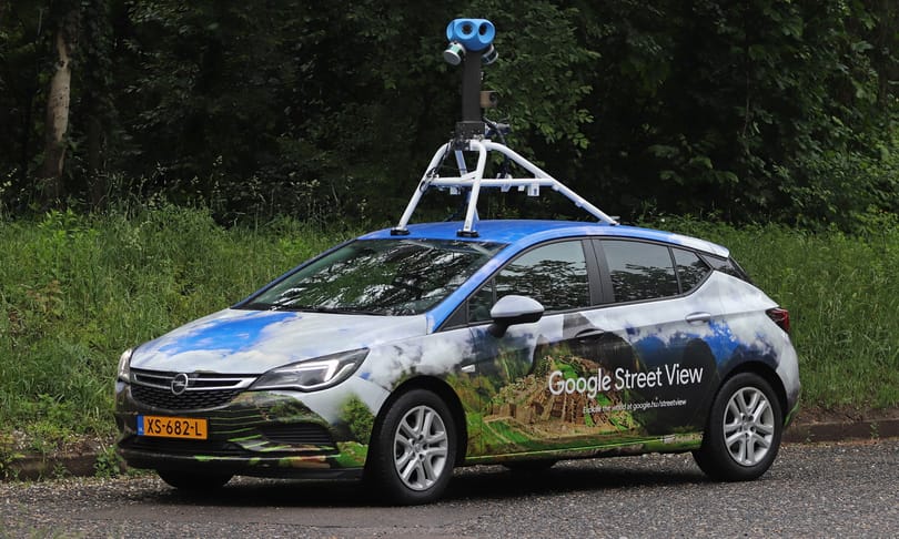 Alaposan körbefotóztuk a Google lézeres-kamerás autóját