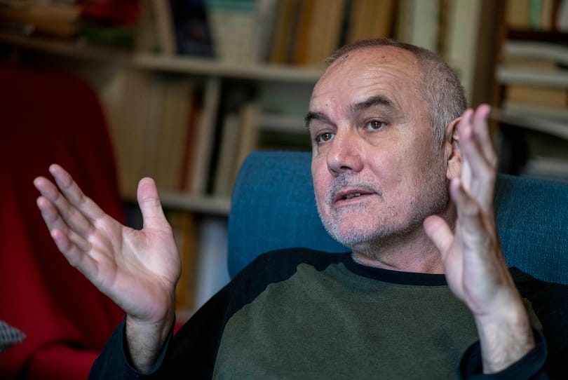 Darvasi László: „Ez rafinált autokrácia, aminek a pónilova elég sebesen a diktatúra felé üget”