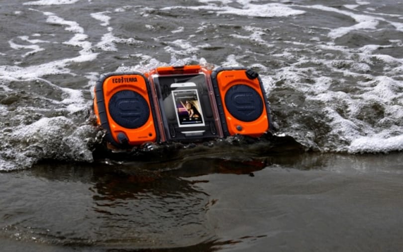 Többszörösen vízálló boom box a nyári túrákra