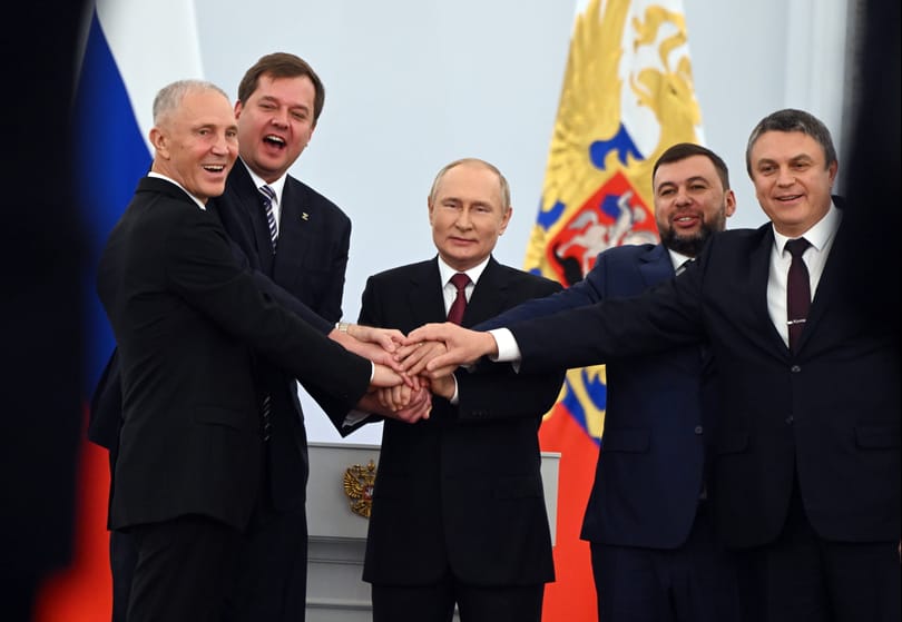 Putyin vad skandálásba kezdett, így ünnepelte az ukrán területek annektálását – videó