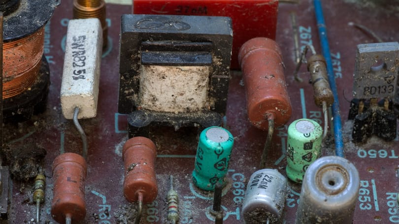 Nagy gond lehet abból, hogy az emberek a kukába dobják az elektromos hulladékot