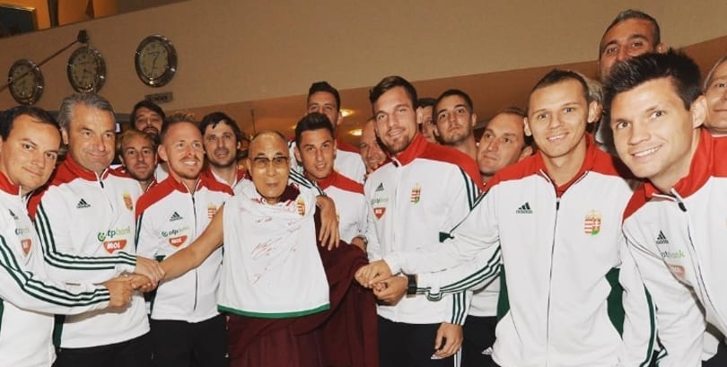 Dzsudzsákék a dalai lámával fotózkodtak Rigában