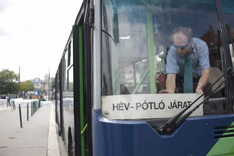 Széntbontott egy háztetőt a szél Csepelen