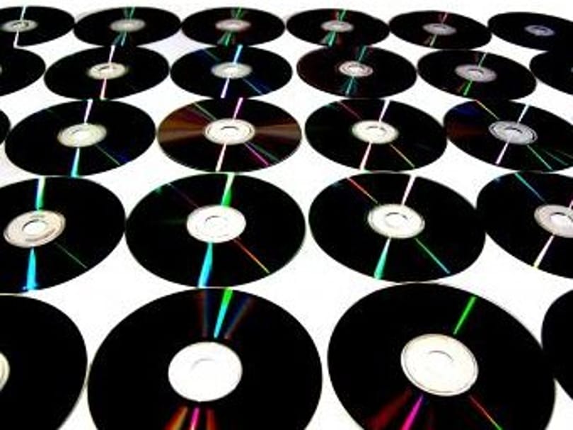Több ezer hamis DVD-t és játékszoftvert foglalt le a NAV Budapesten 