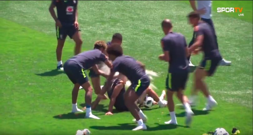 Úgy senki nem ünnepel szülinapot, ahogy Neymarék tették Coutinhóval – videó