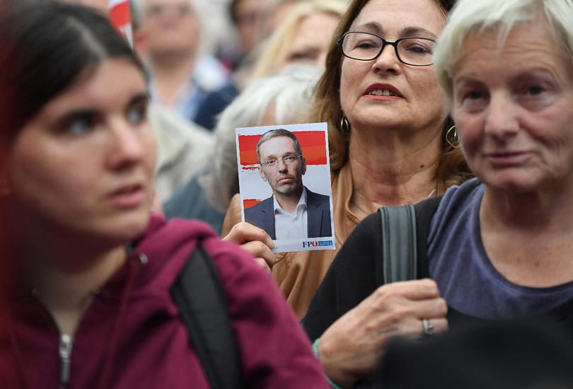 Az osztrák szélsőjobb a hatalomba készül, és már egy koalíció vezető erejeként