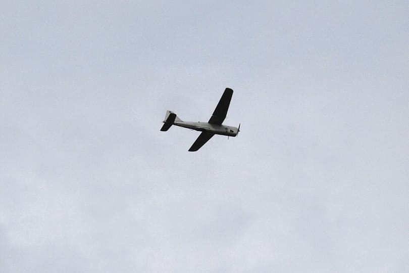 Ismeretlen eredetű drónt találtak Erdélyben egy mezőn, a román-ukrán határ közelében