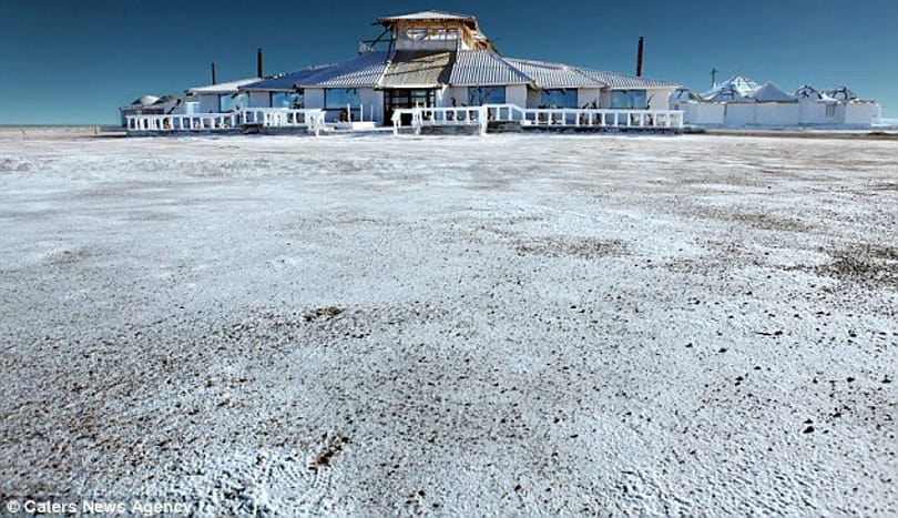 Egy hotel, ahol még a bútor is sóból van