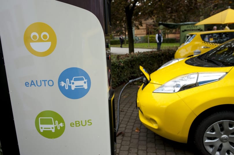 Már villanytaxis töltőállomás is van Budapesten