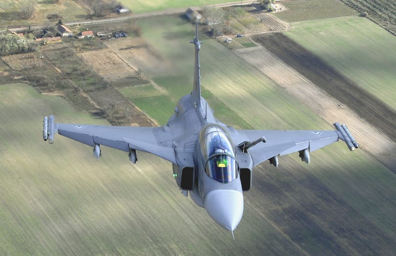 Egy Bakuból Brüsszelbe tartó gép miatt riasztották a Gripeneket