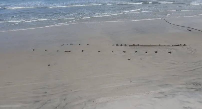 Rejtélyes szerkezet bukkant elő Florida tengerpartján, beindultak a találgatások