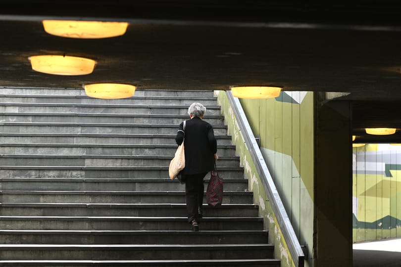 Több mint félmillió idős kerülhet „akár életveszélyes helyzetbe” az előrehozott nyugdíjkifizetés miatt