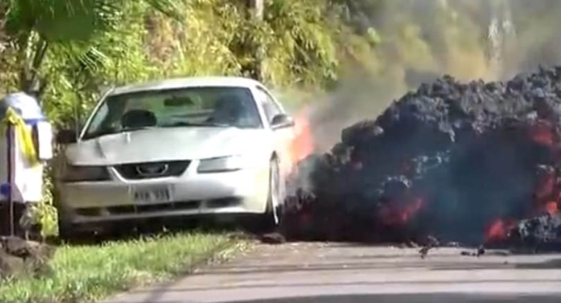 A nap videója: Teljesen elnyelte a forró láva a Ford Mustangot