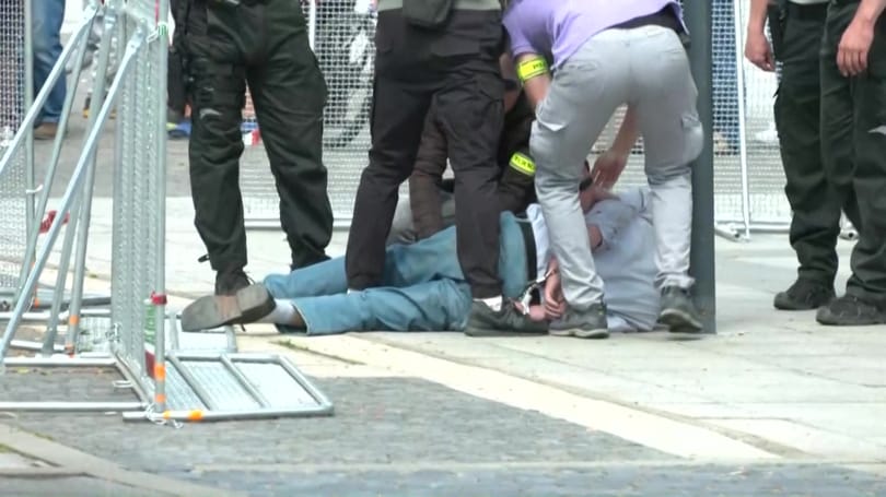 Egy félrefordítás miatt baloldalizhatják Fico merénylőjét