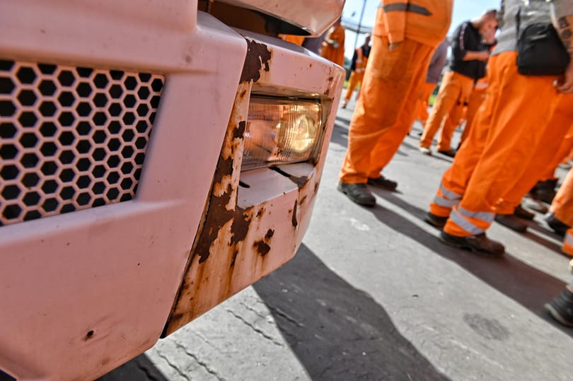 Karácsony személyesen próbálta meggyőzni a kukásokat, de még nem indult újra a szemétszállítás