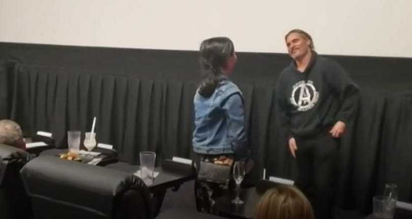 Gyanútlanul beültek a Jokerre, és egyszer csak megjelent ott Joaquin Phoenix (videó)